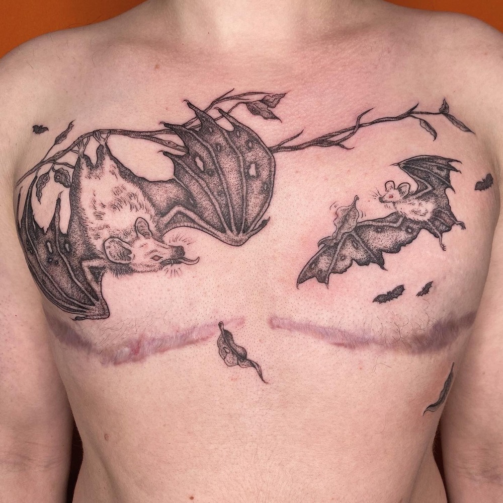 Loek At Tatt - Mastectomie tattoo over littekens